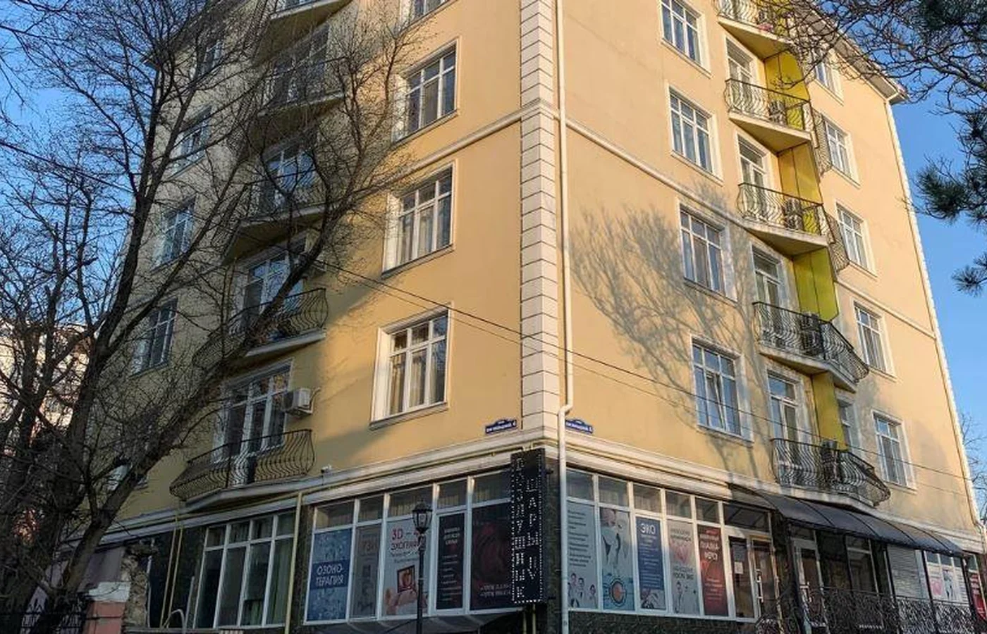 Здание клиники "Ваш доктор" в Симферополе