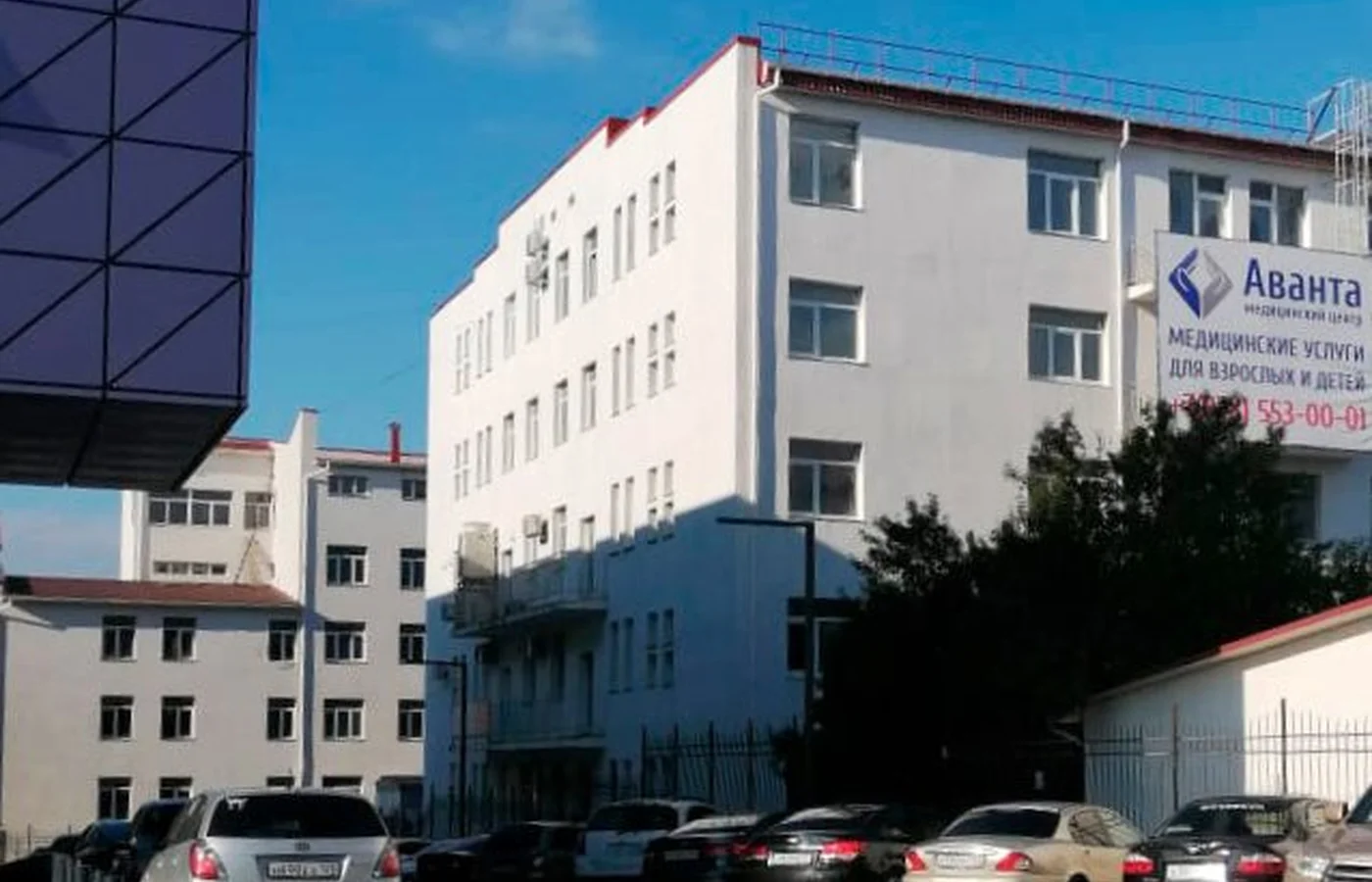 На фото здание медицинского центра Аванта на Вакуленчука