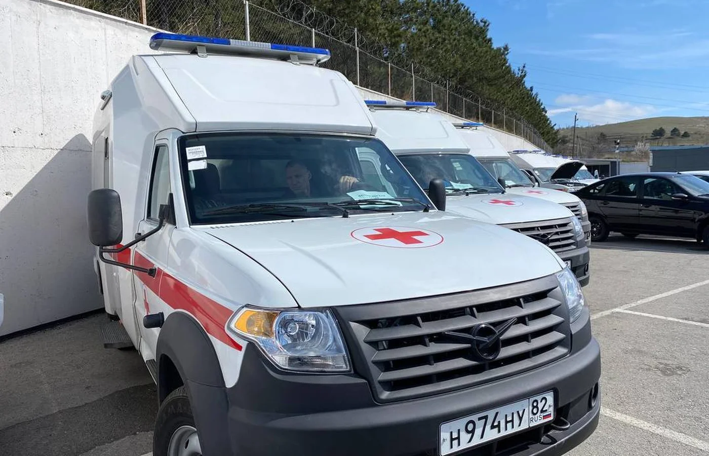 В Крым поступили 24 новых автомобиля скорой помощи марки УАЗ 128811