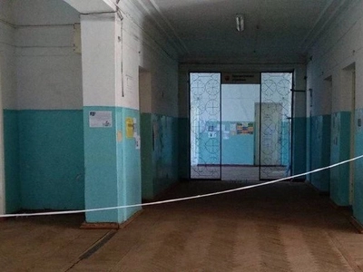 В Керчи персонал бежит из разваливающейся поликлиники [фото]