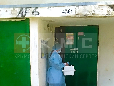 Как медики Севастополя посещают подозрительных по коронавирусу пациентов (ФОТО)