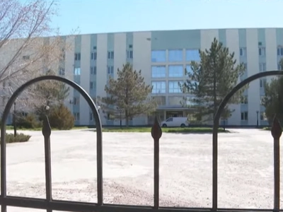 Больницу Армянска взяли в оцепление
