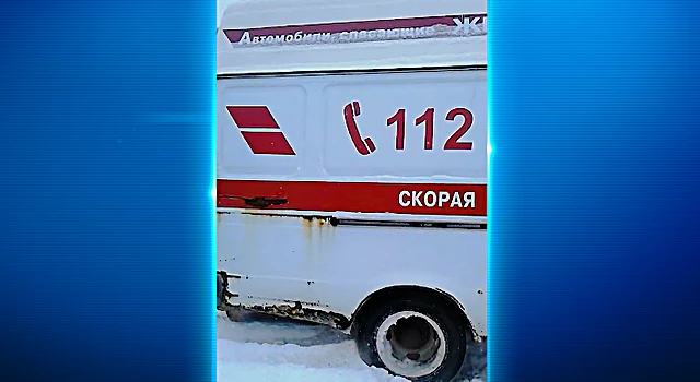 В Городце ржавая карета скорой помощи застряла в снегу