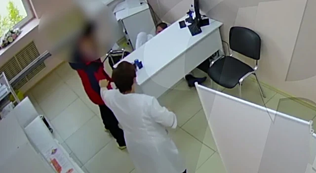 В Нижневартовске муж избил врача, осмотревшего его жену-мусульманку