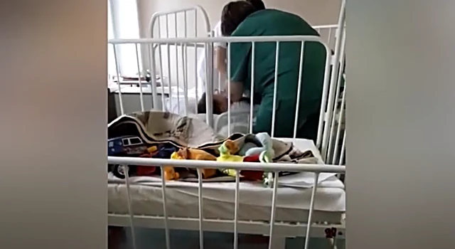 Насилие сахалинских медсестер попало на видео