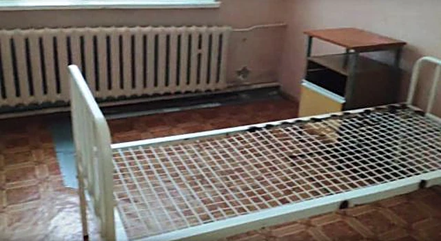 Палаты Рославльской ЦРБ сравнили с тюремной камерой