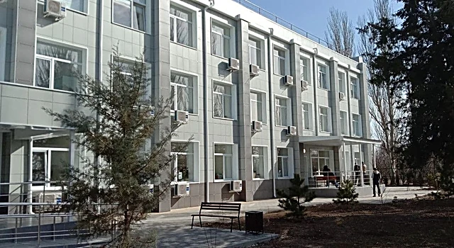 На фото поликлиника в Джанкое