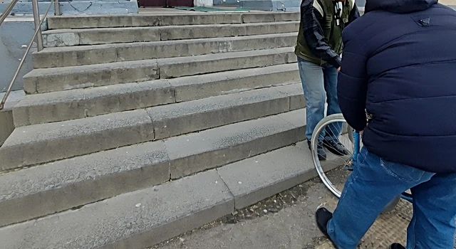 Cевастопольцы возмущены отсутствием доступной среды в центральных поликлиниках