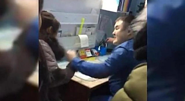 Врача избившего пациентку уговорили не увольняться и остаться на работе
