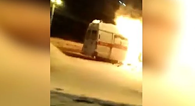 В Челябинске горит скорая помощь