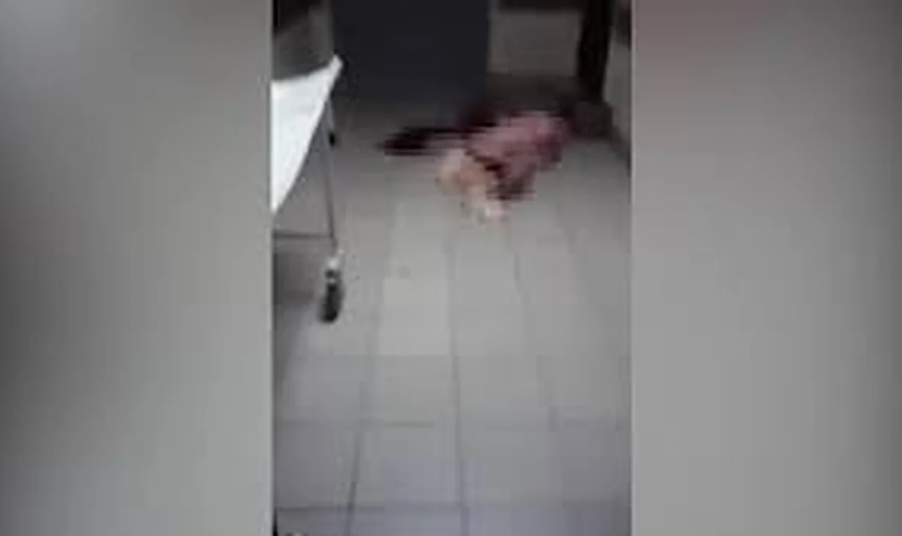 В Рязани медики бросили окровавленного пациента на полу больницы