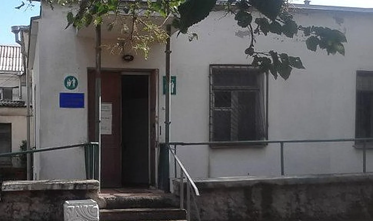 В Севастопольской городской больнице №1 пациенты лежат прямо в коридорах