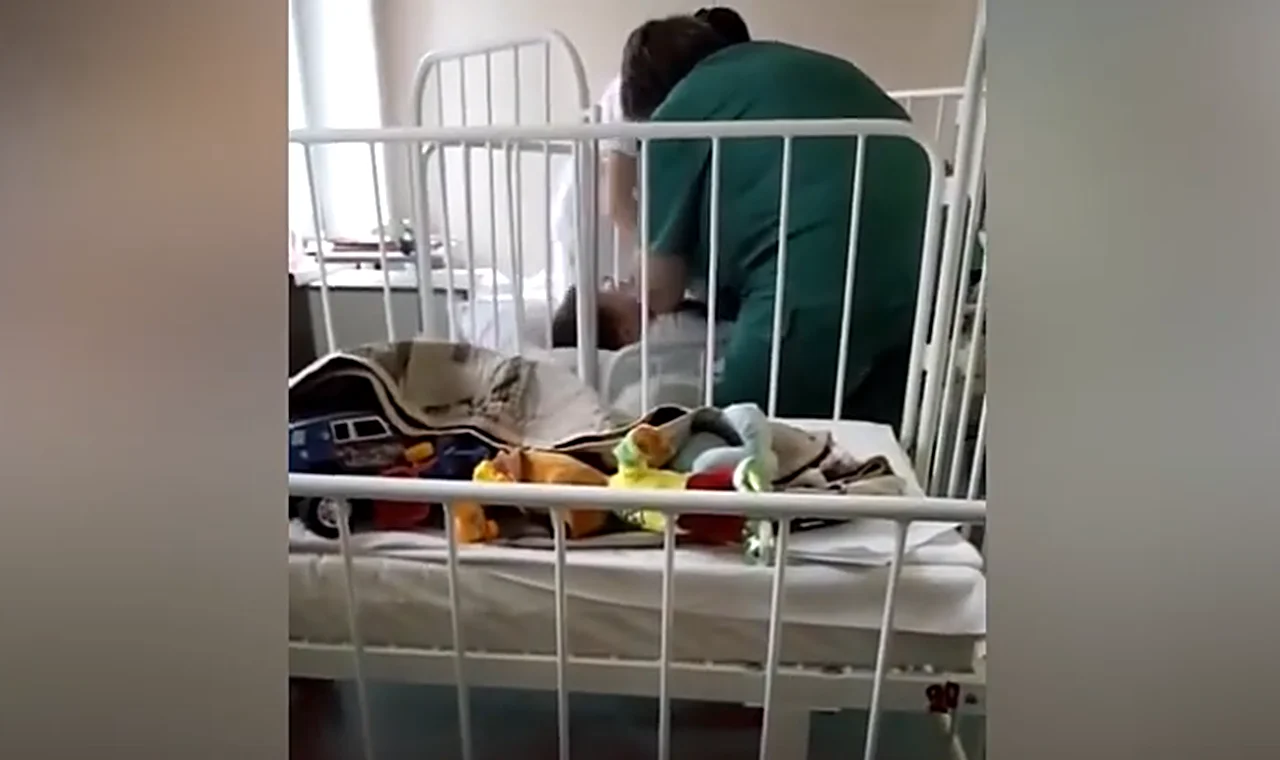 Насилие сахалинских медсестер попало на видео