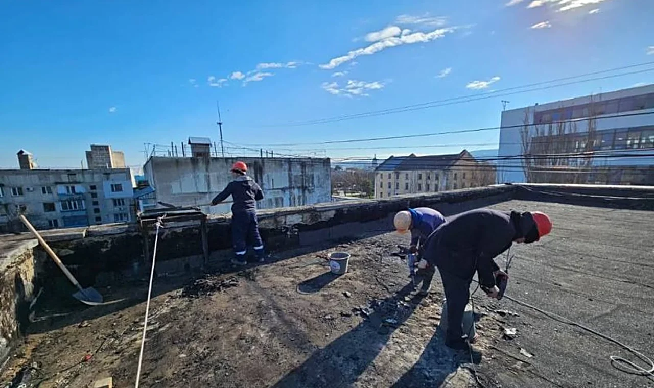 В Феодосии продолжается первый этап капитального ремонта городской поликлиники
