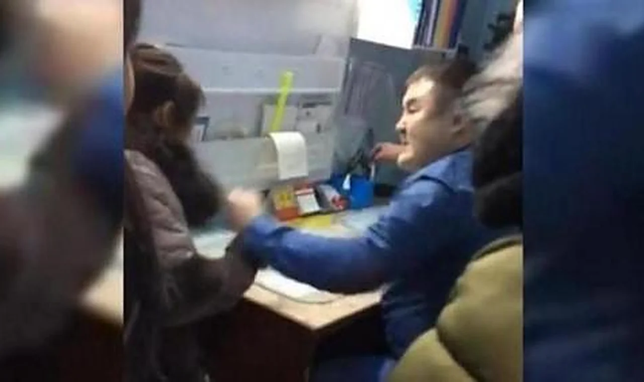В Якутии врач избил пациентку прямо на приеме