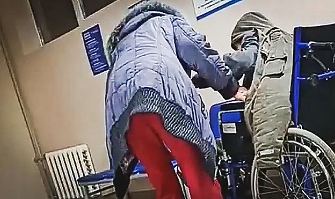 Пациент плюнул в лицо медику