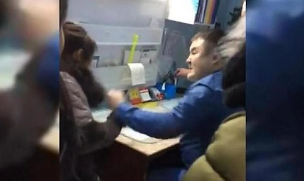 Врача избившего пациентку уговорили не увольняться и остаться на работе