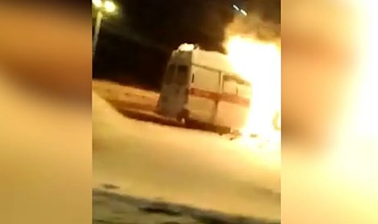 В Челябинске горит скорая помощь