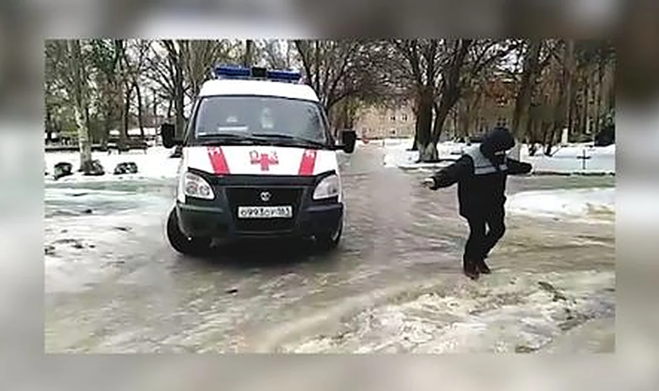Из-за бездействия коммунальных служб, в Шахтах скорая помощь не может доехать к пациенту