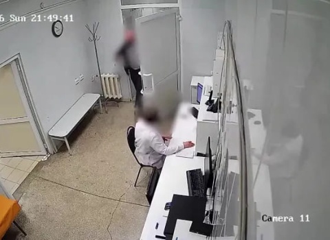 Муж пациентки избил медсестру в больнице Орска