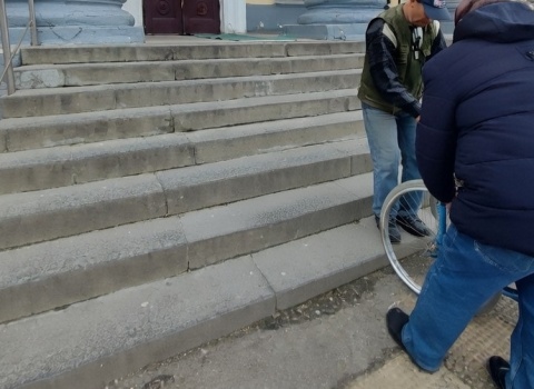 Cевастопольцы возмущены отсутствием доступной среды в центральных поликлиниках Cевастопольцы возмущены отсутствием доступной среды в центральных поликлиниках