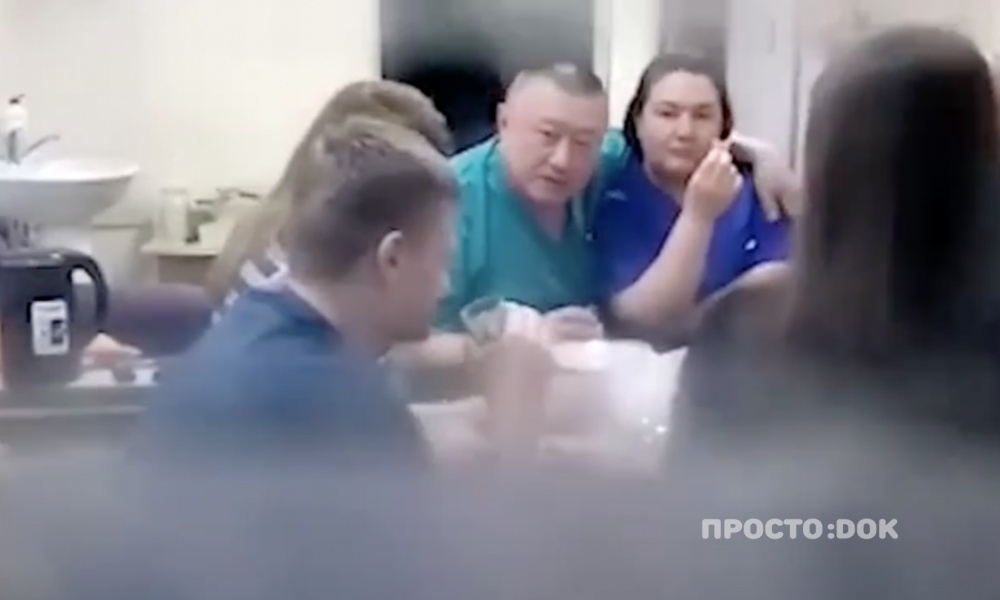 Новогодний корпоратив в больнице, где умер пациент, обернулся выговором Новогодний корпоратив в больнице, где умер пациент, обернулся выговором