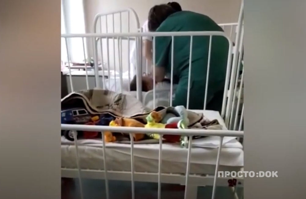 Насилие сахалинских медсестер попало на видео