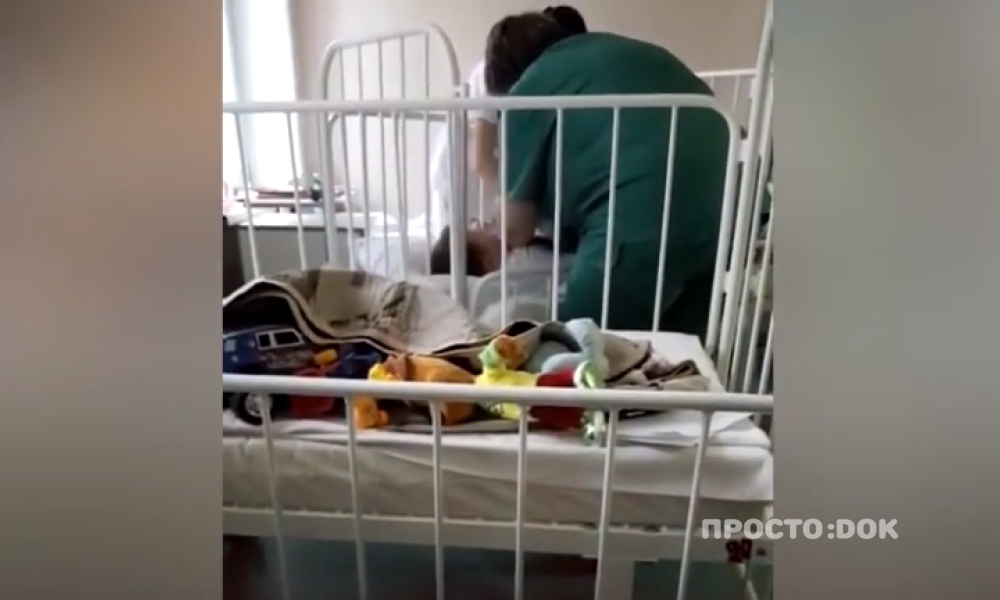 Насилие сахалинских медсестер попало на видео