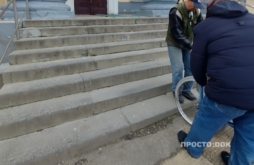 Cевастопольцы возмущены отсутствием доступной среды в центральных поликлиниках