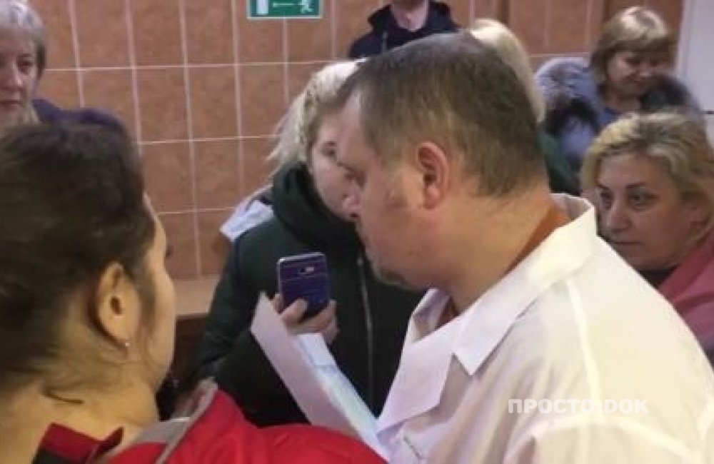В Мурманске разъяренные пациенты набросились на врача поликлиники