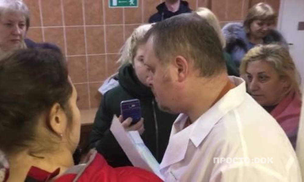В Мурманске разъяренные пациенты набросились на врача поликлиники