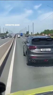В Петербурге водитель устроил гонки перед скорой с тяжелым пациентом