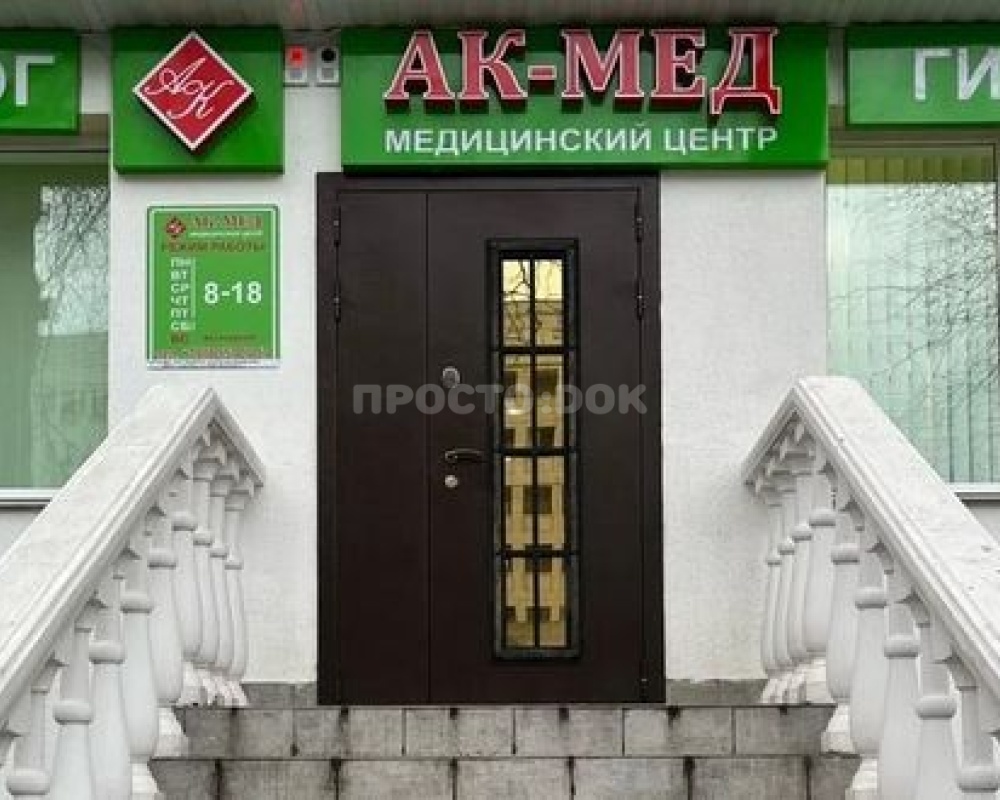 Вход в клинику