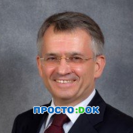 На фото Яновский Сергей Степанович