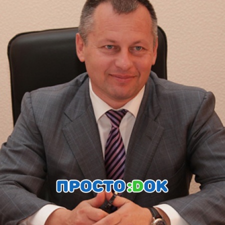 На фото Бахарев Александр Геннадиевич