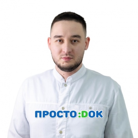 На фото Сейдаметов Азиз Зухритдинович