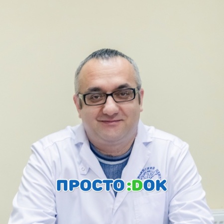 На фото Умеров Арсен Рустемович