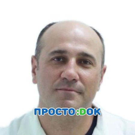 На фото Чалбаров Эмиль Энверович