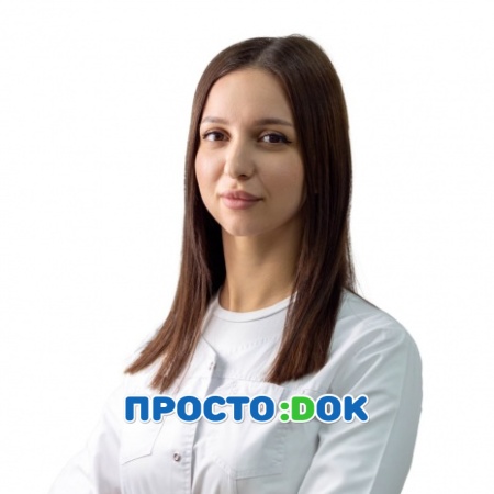 На фото Аметова Элина Айдеровна