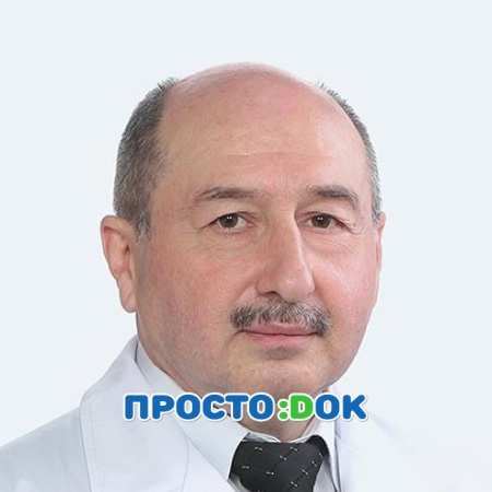 На фото Баиров Анатолий Тальатович