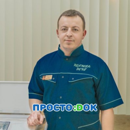 На фото Аметов Ридван Шевхиевич