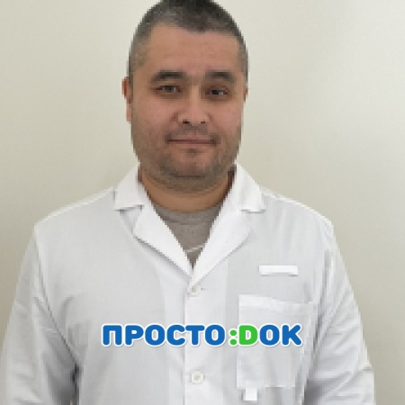 На фото Джомаладинов Эльмир Рефатович