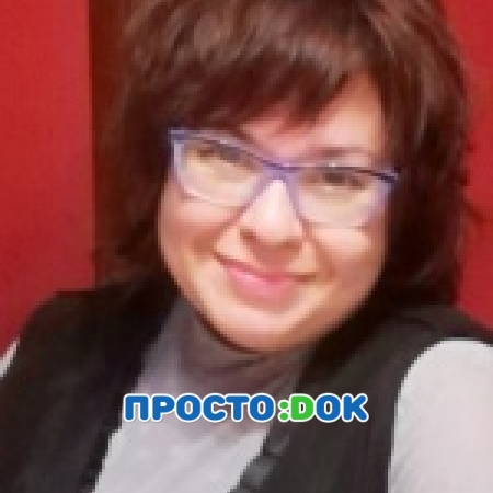На фото Кумушева Эльнара Куртмулаевна