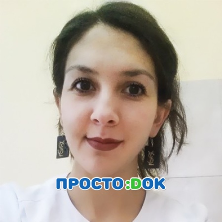 На фото Межмидинова Азизе Куртвелиевна