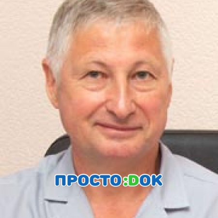 На фото Панов Виталий Васильеви