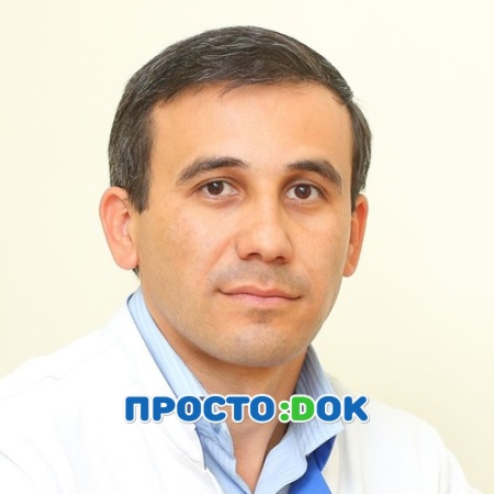 На фото Вейсов Азиз Сулейманович