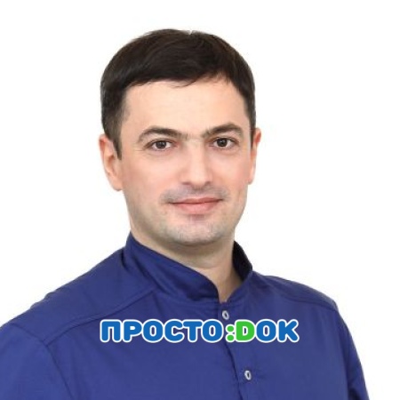 На фото Усеинов Ахтем Шевкетович