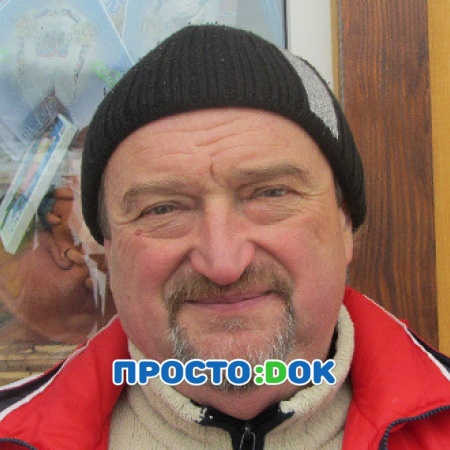На фото Асауленко Юрий Николаевич