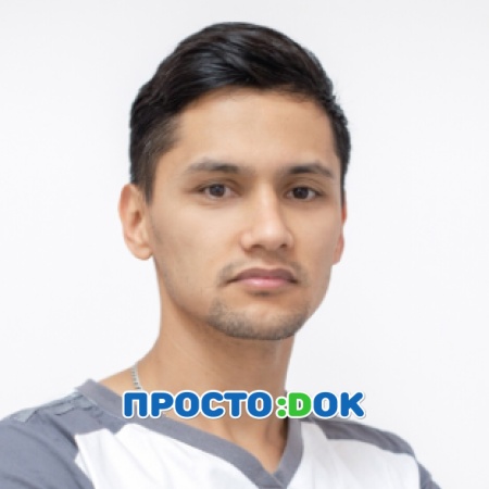 На фото Рахимов Фаромурз Усманович