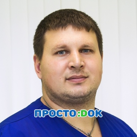 На фото Янченко Денис Борисович